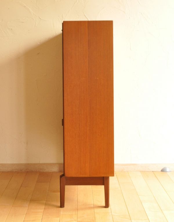 サイドバイサイド アンティーク家具 バイカラーのヴィンテージ家具、チーク材を使ったビューロー。横から見てもピカピカです。(k-1287-f)