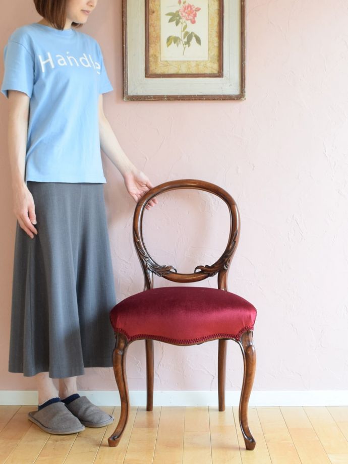 アンティークのバルーンバックチェア