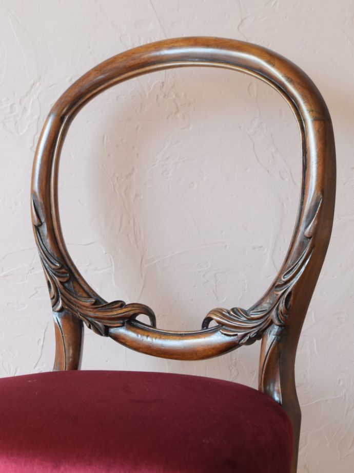 背もたれが美しいアンティークの椅子