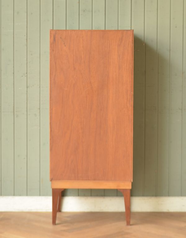 アンティークのチェスト アンティーク家具 コンパクトなヴィンテージ家具、シンプルモダンなカッコイイチェスト。きちんとメンテナンスしてあるので、裏側もキレイです。(k-1288-f)