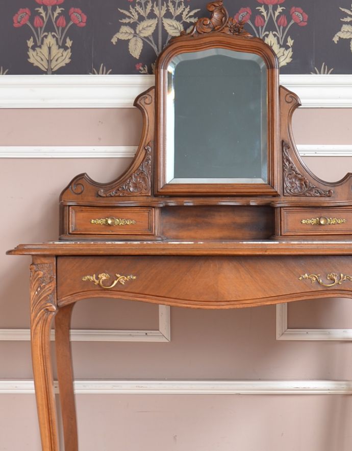 アンティークのドレッサー　アンティーク家具　フランスのアンティーク家具、大理石天板のドレッシングテーブル（ドレッサー）。隅々に細やかな彫が施されています。(k-1295-f)
