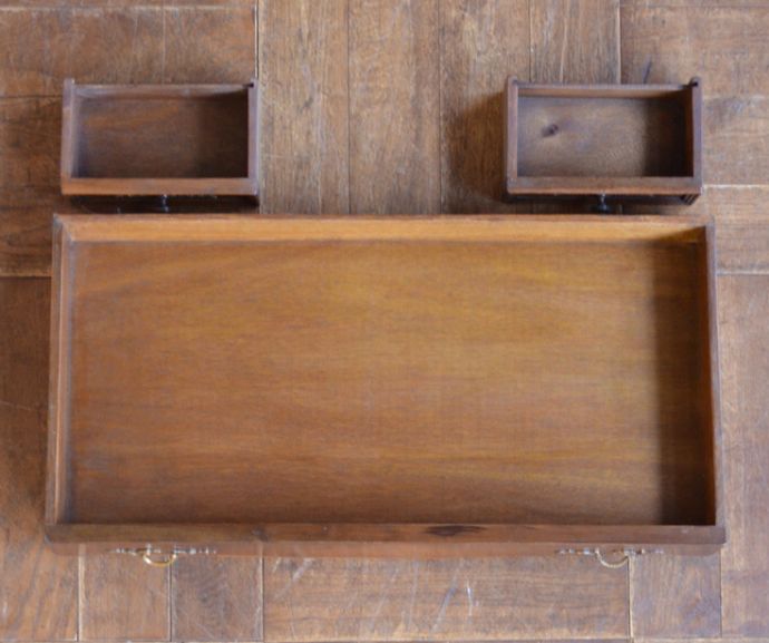 アンティークのドレッサー　アンティーク家具　フランスのアンティーク家具、大理石天板のドレッシングテーブル（ドレッサー）。引き出しです。(k-1295-f)