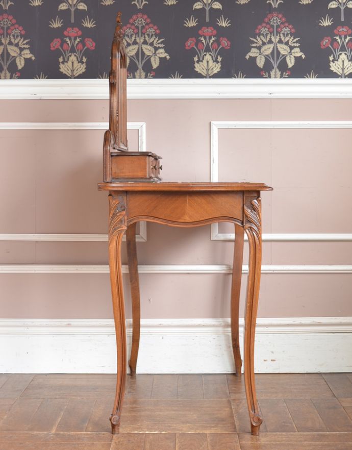 アンティークのドレッサー　アンティーク家具　フランスのアンティーク家具、大理石天板のドレッシングテーブル（ドレッサー）。サイドから見ても抜群に雰囲気があります。(k-1295-f)