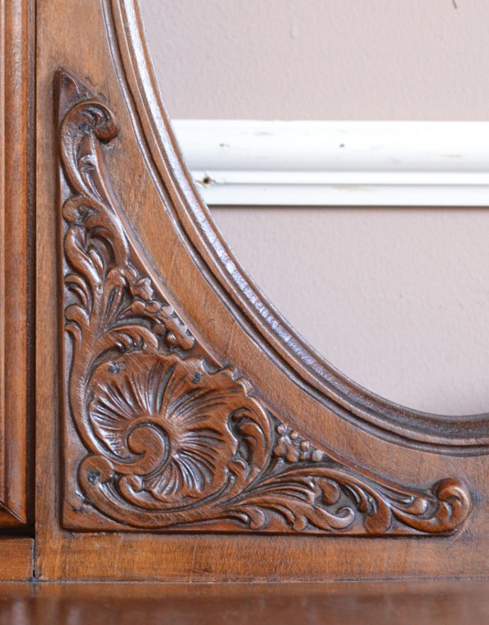 アンティークのドレッサー　アンティーク家具　フランスのアンティーク家具、大理石天板のドレッシングテーブル（ドレッサー）。贅沢なほどに施された彫の装飾！リッチな気分で心を満たしてくれます。(k-1295-f)