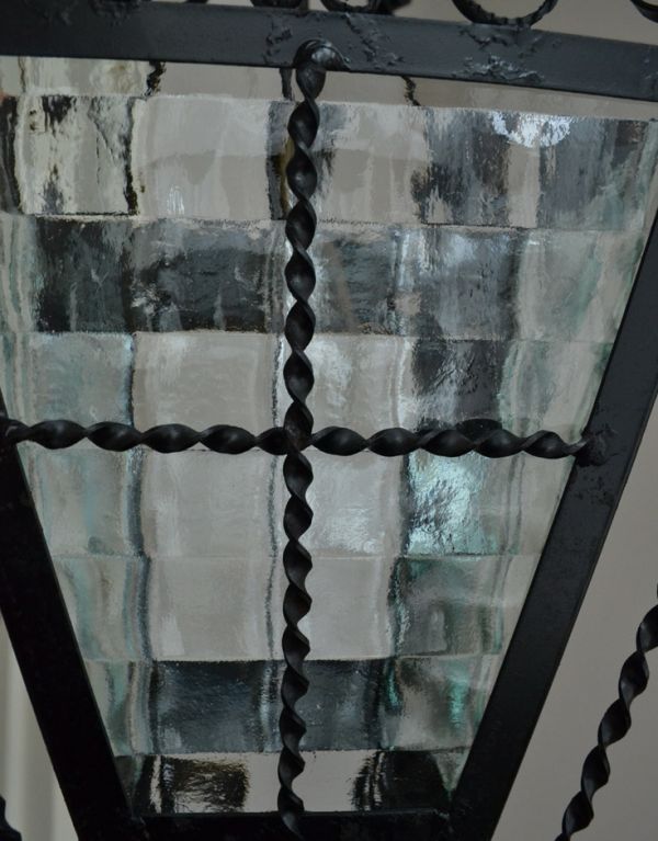 ペンダントライト　照明・ライティング　フランスのアンティークランプ、中々出会えない素敵なペンダントライト（照明）。細かいツイストしたアイアンのデザインがとても華やかな印象です。(k-1300-z)