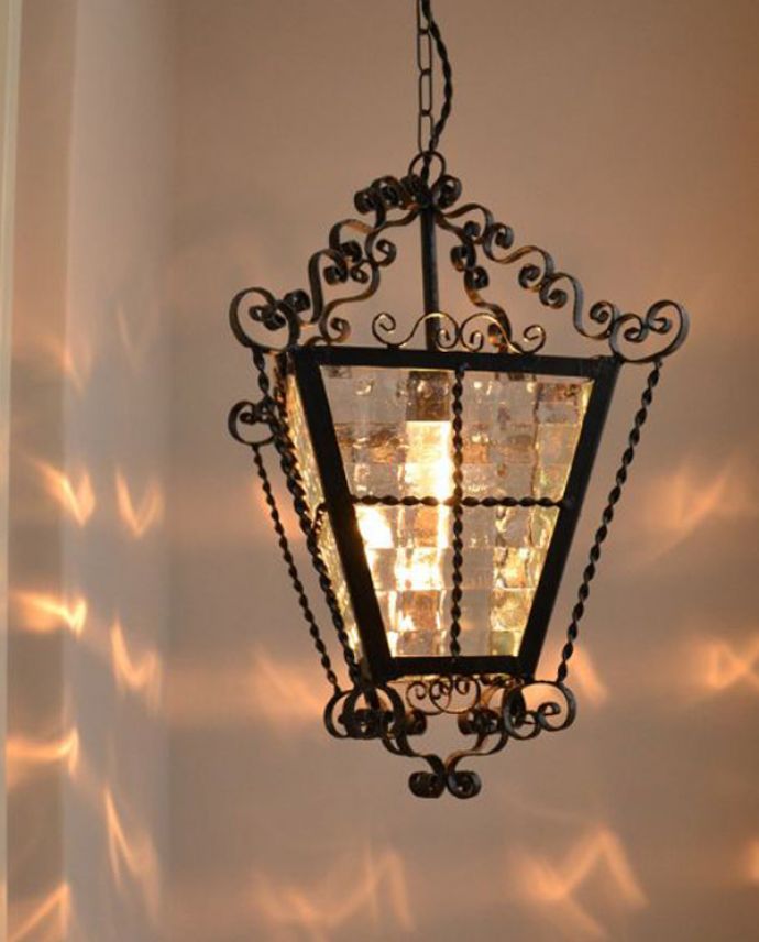 ペンダントライト　照明・ライティング　フランスのアンティークランプ、中々出会えない素敵なペンダントライト（照明）。ブロックガラスからこぼれる明かりは特別美しい・・・！ロマンチックですね。(k-1300-z)