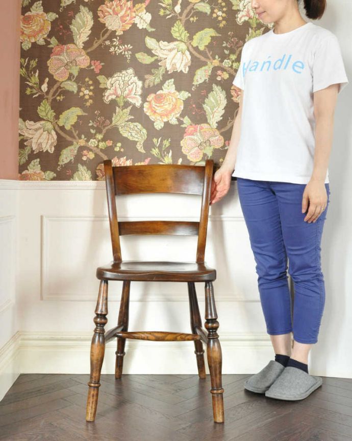 キッチンチェア アンティーク チェア オシャレな英国アンティークの椅子、コーディネートしやすいキッチンチェア。キッチンチェアは可愛いのでいつも大人気。(k-1302-c)