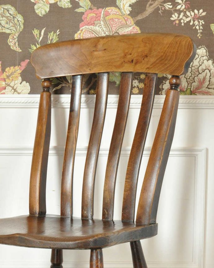 アンティークチェアの背もたれ