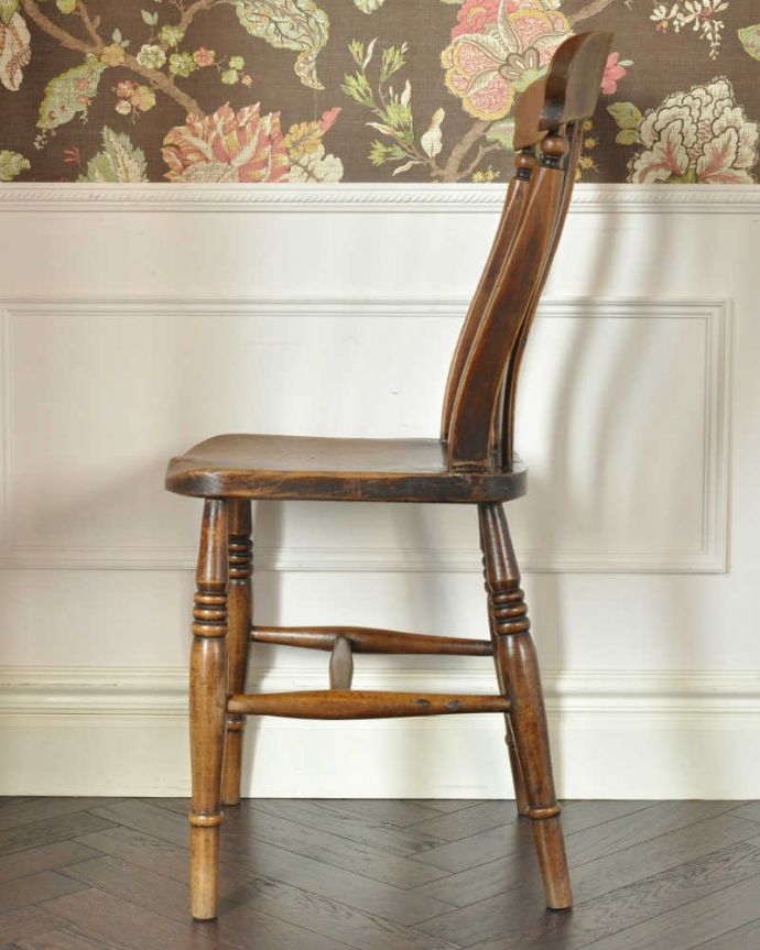 アンティークチェアの横顔