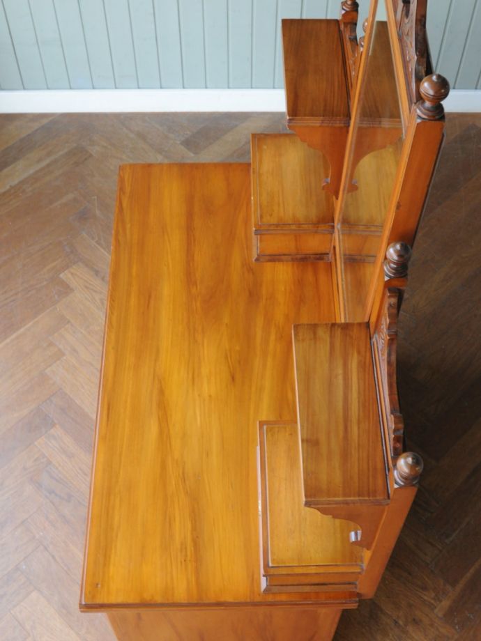 アンティークドレッサーの天板