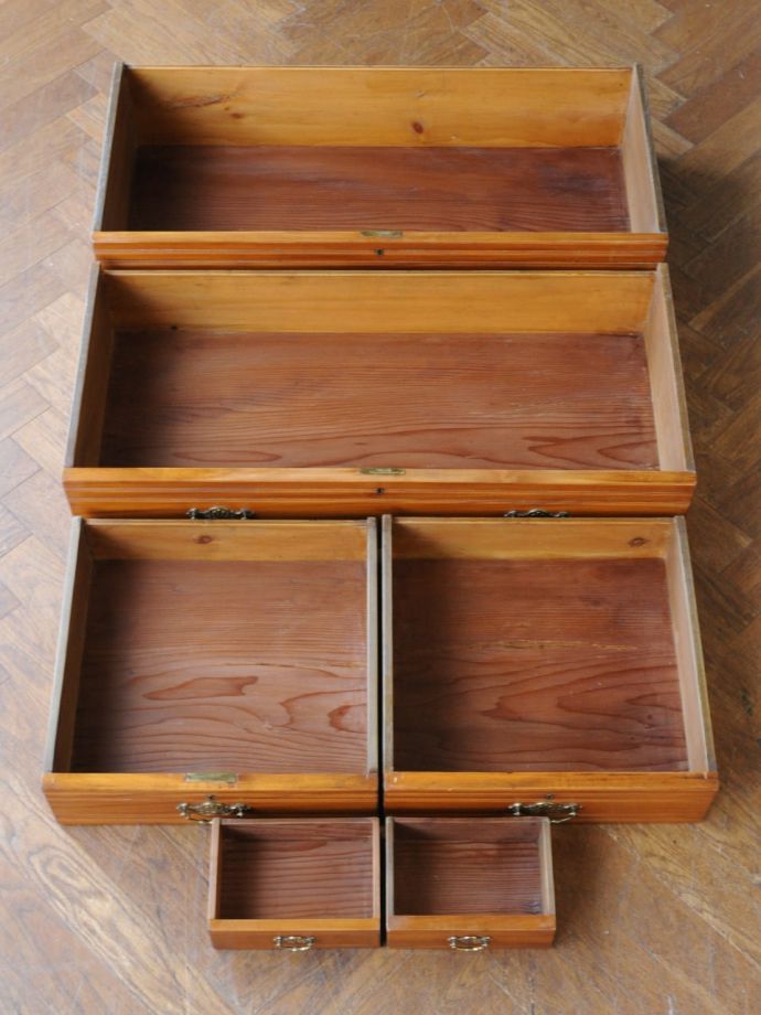 ドレッサーの引き出しの中