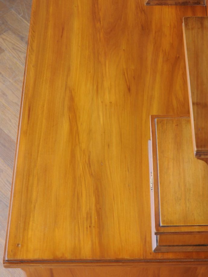 ドレッサーの天板