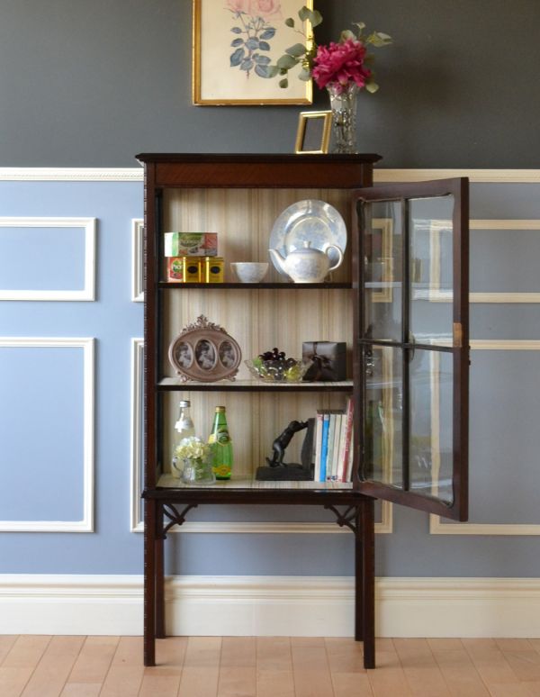 アンティークのキャビネット アンティーク家具 素敵なアンティークの英国インテリア、ガラスキャビネット(飾り棚)。棚板は固定です。(k-1305-f)