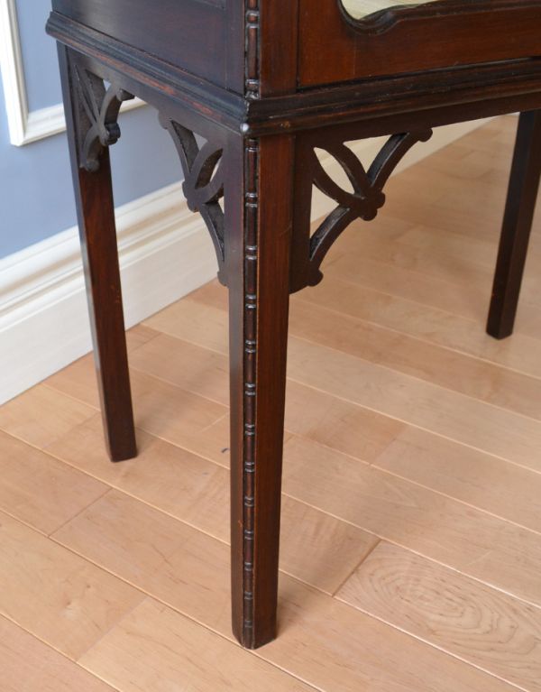 アンティークのキャビネット アンティーク家具 素敵なアンティークの英国インテリア、ガラスキャビネット(飾り棚)。きちんと支えます。(k-1305-f)