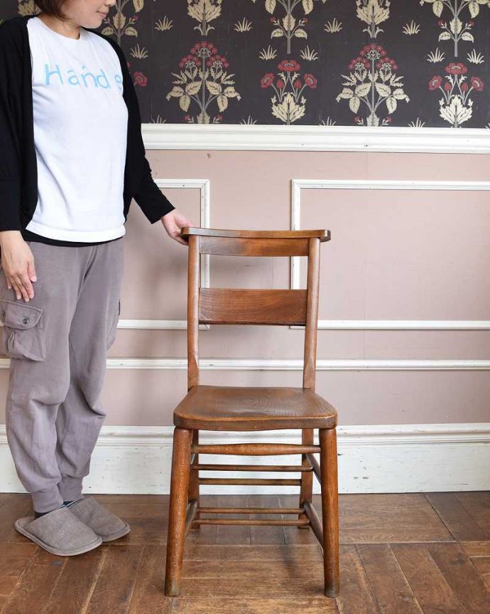 英国アンティークのチャーチチェア