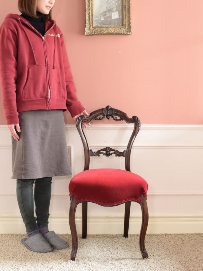 アンティークのバルーンバックチェア