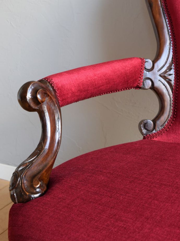 アンティークの椅子のアーム