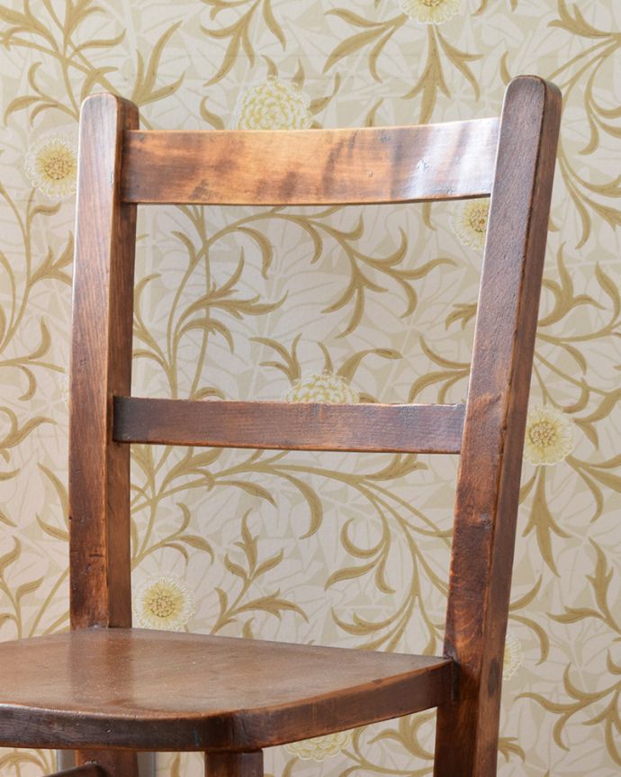 アンティークチェアの背もたれ