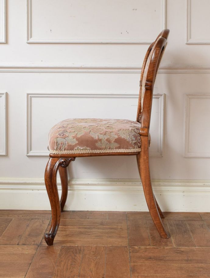 アンティークの椅子の側面