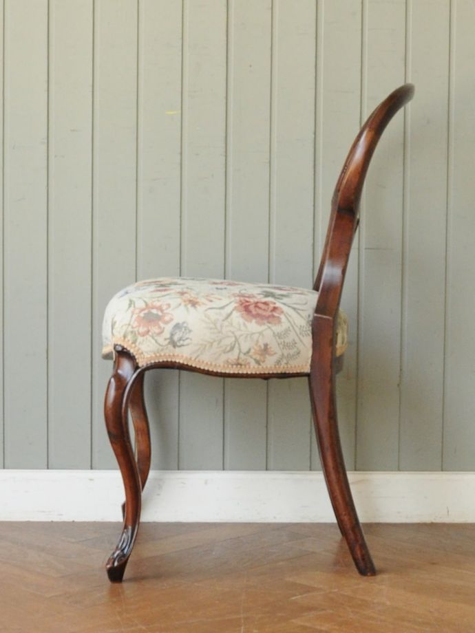 アンティークの椅子の側面