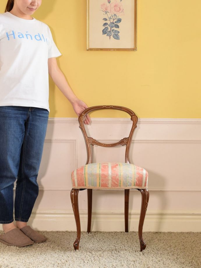 アンティークのバルーンバックチェア