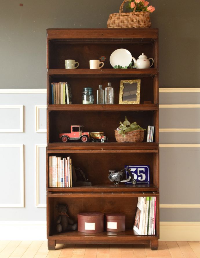 アンティークのキャビネット アンティーク家具 グローブ・ヴェルニッケ社の英国アンティーク家具、スタッキングブックケース(本棚)。食器や写真立て、本やDVDなどなど、たくさん飾ればディスプレイの幅が広がります!単行本や漫画がラクラク収納できるのでとっても便利ですよ。(k-1352-f)