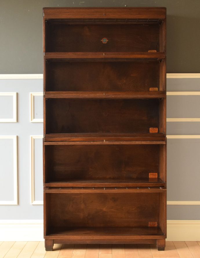 アンティークのキャビネット アンティーク家具 グローブ・ヴェルニッケ社の英国アンティーク家具、スタッキングブックケース(本棚)。5段あるのでたっぷり収納できます。(k-1352-f)