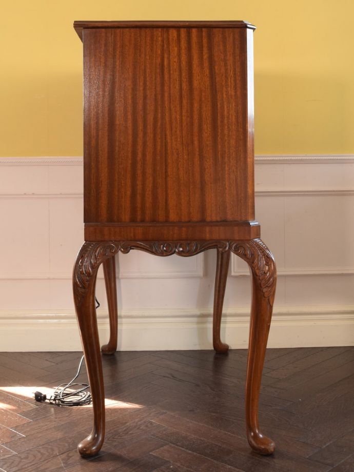 キャビネットの側面