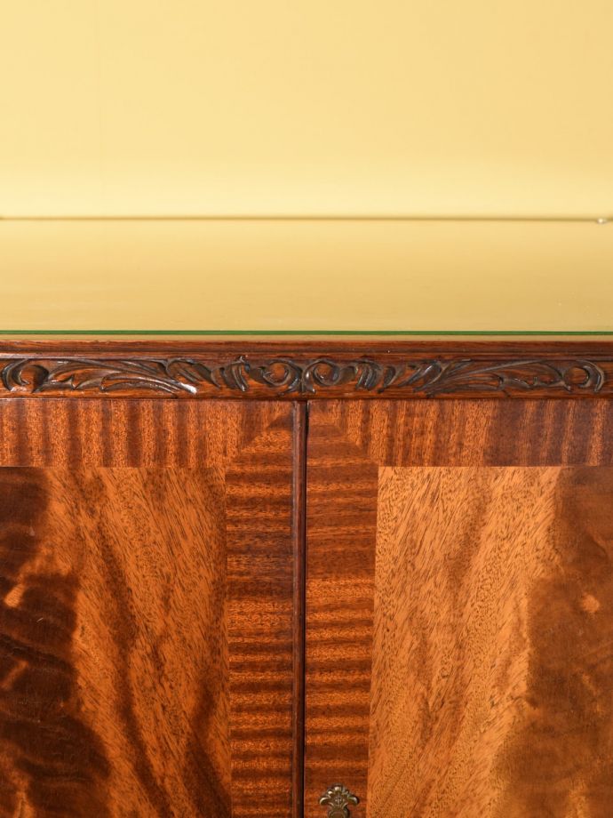 キャビネットの装飾