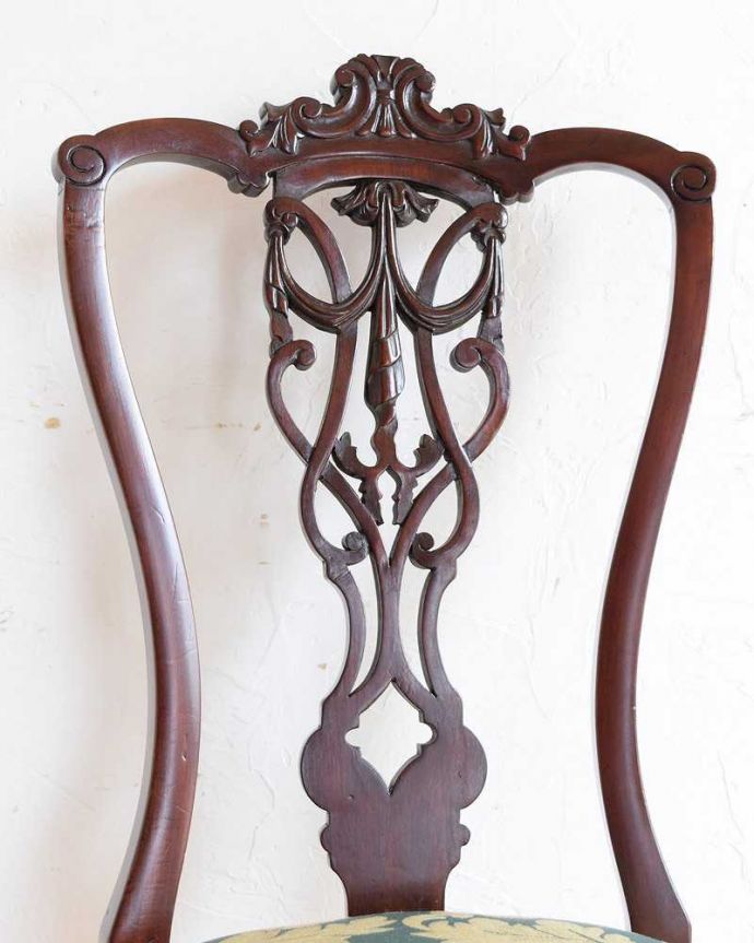 布張りの英国アンティークチェア、豪華な彫りの美しいサイドチェア(k