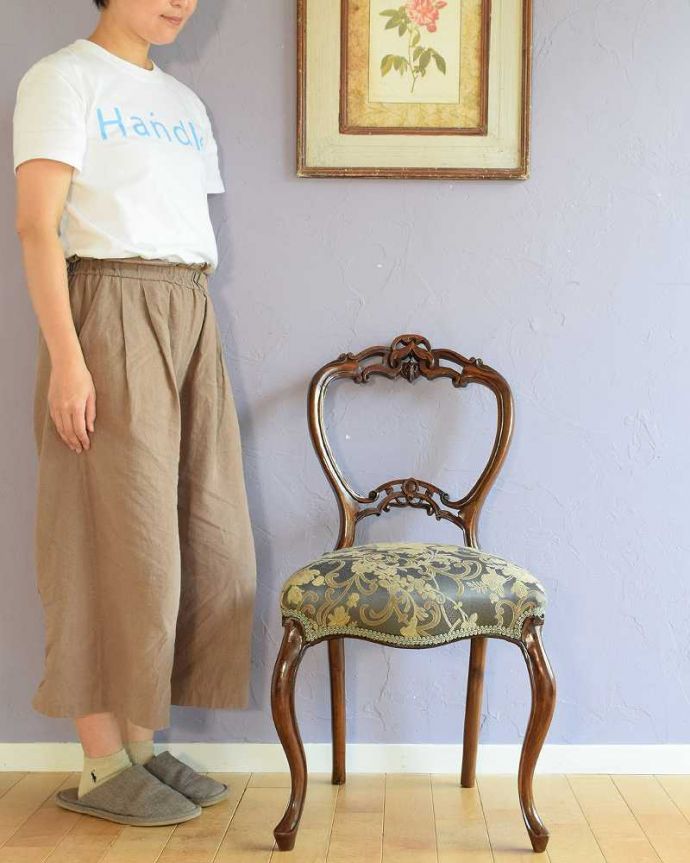 アンティークのバルーンバックチェア