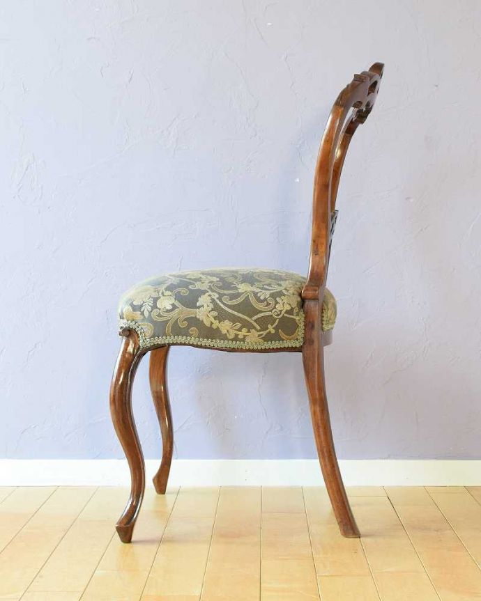 アンティークの椅子の側面