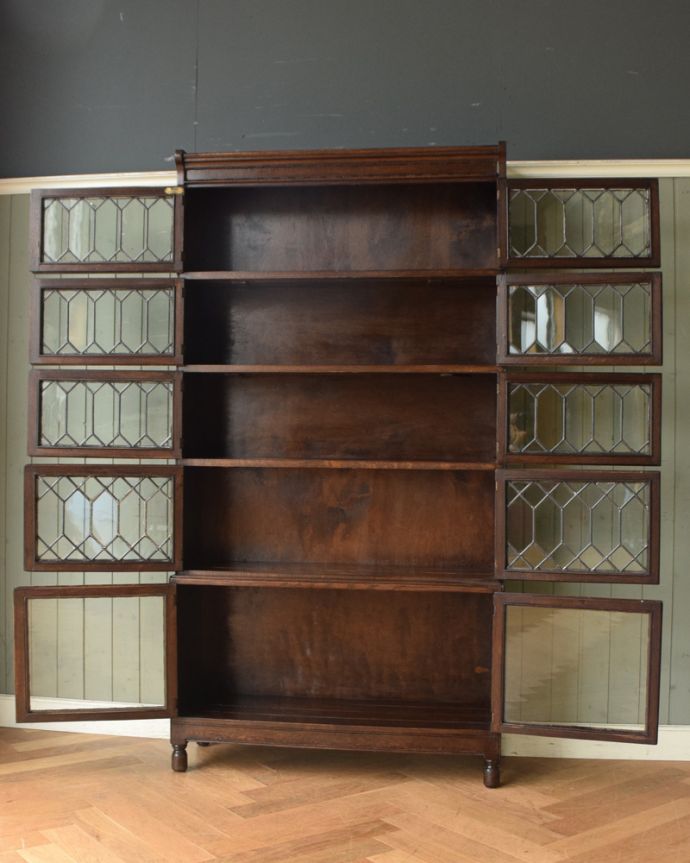 アンティークのキャビネット アンティーク家具 英国アンティーク家具、ケイムで仕上がったガラス扉がかっこいい、スタッキングブックケース(本棚) 。食器や写真立て、本やDVDなどなど、たくさん飾ればディスプレイの幅が広がります。(k-1358-f)