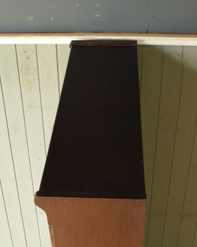 アンティークのキャビネット アンティーク家具 英国アンティーク家具、ケイムで仕上がったガラス扉がかっこいい、スタッキングブックケース(本棚) 。天板の塗装もキレイに仕上げました。(k-1358-f)