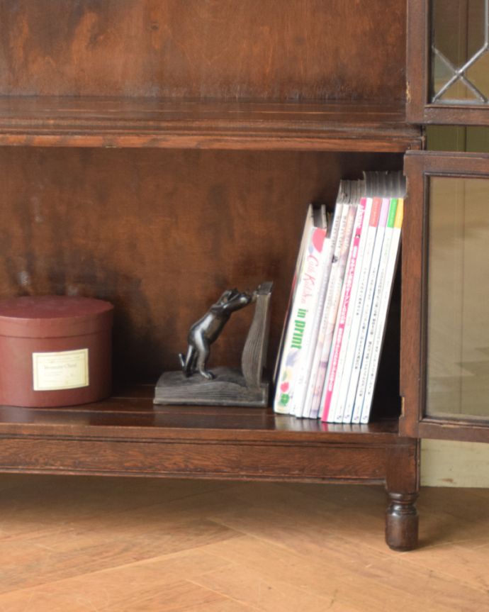 アンティークのキャビネット アンティーク家具 英国アンティーク家具、ケイムで仕上がったガラス扉がかっこいい、スタッキングブックケース(本棚) 。A4サイズの雑誌やファイルがラクラク収納できるのでとっても便利ですよ。(k-1358-f)