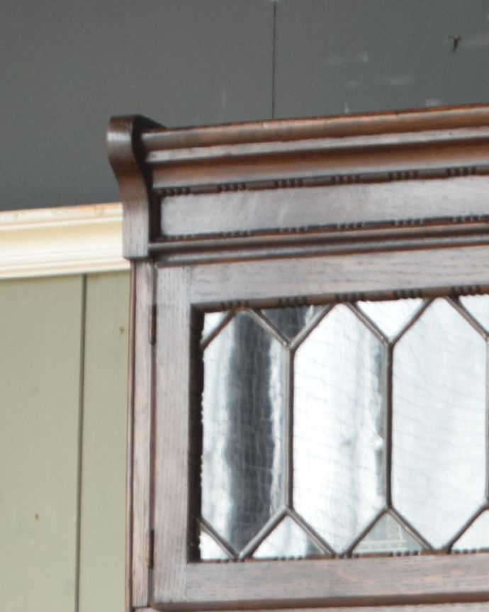 アンティークのキャビネット アンティーク家具 英国アンティーク家具、ケイムで仕上がったガラス扉がかっこいい、スタッキングブックケース(本棚) 。キャビネットの縁には、かっこいい彫があります。(k-1358-f)