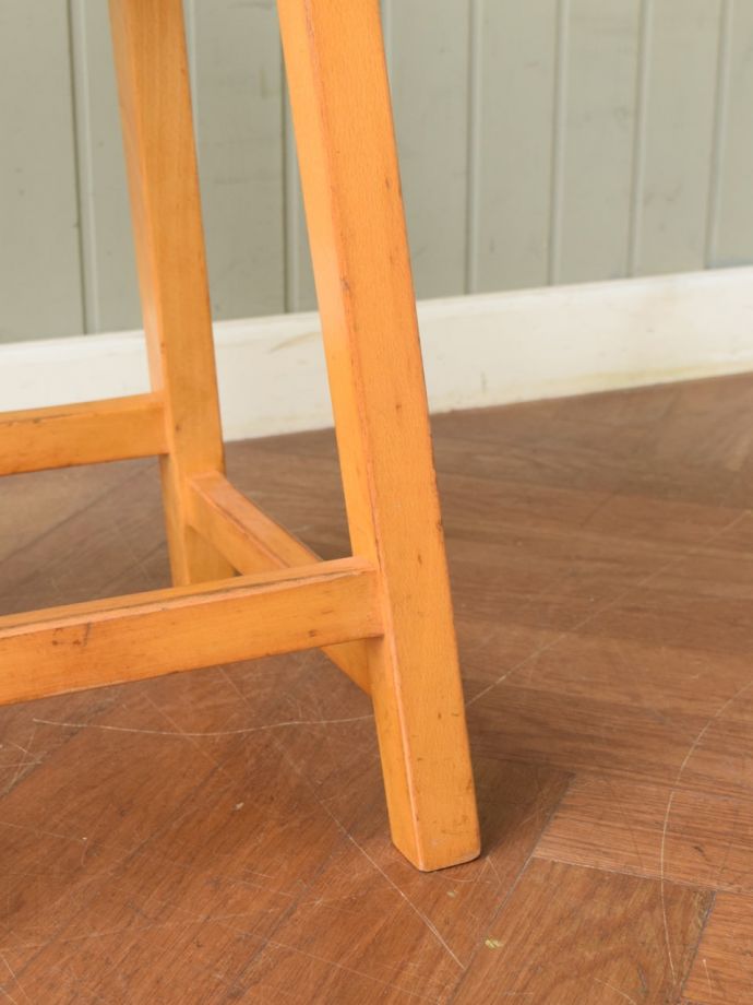 アンティークスツールの脚