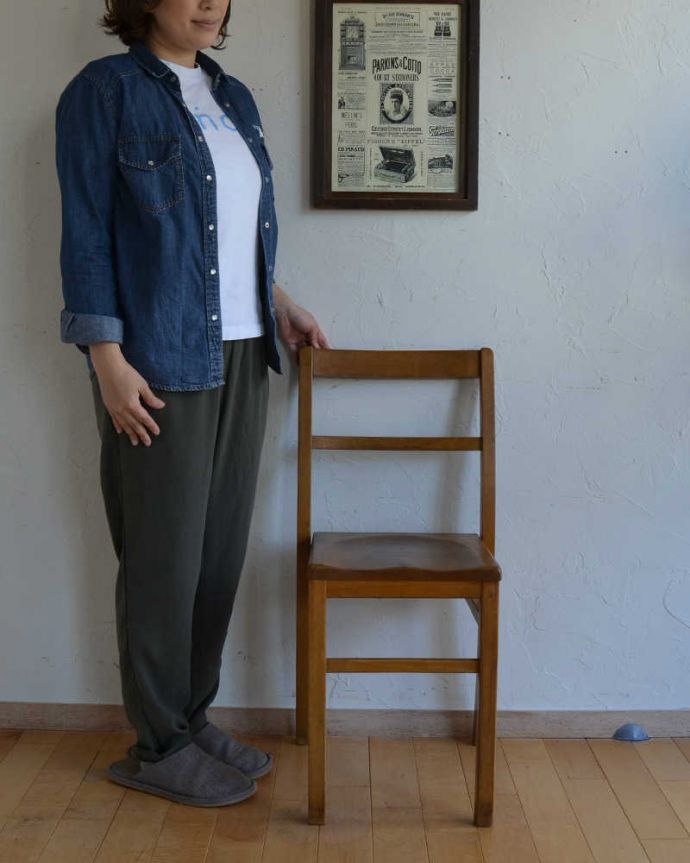 キッチンチェア　アンティーク チェア　イギリスから来たアンティーク椅子、大人も使えるスタッキングチェア（スクールチェア）。なんとも言えないあたたかみのある椅子家庭のキッチンで使われていた素朴なデザインの椅子は、なんだかほっこりあたたかい雰囲気なんです。(k-1362-c)