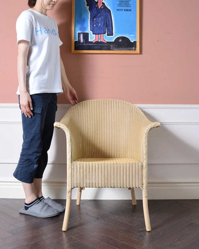 ロイドルーム　アンティーク チェア　紙とワイヤーで造られているアンティークの椅子、英国のロイドルームチェア。ゆったりくつろぎの時間に･･･見て楽しむだけでなく、使って本当の良さがわかるのがロイドルームチェア。(k-1375-c)