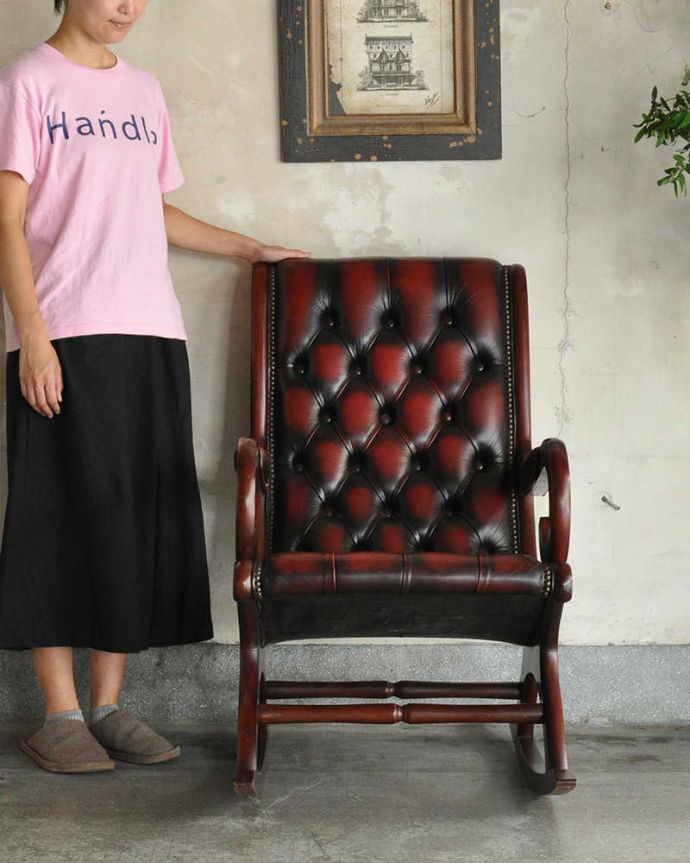 チェスターフィールド アンティーク チェア 大人の高級感がある英国のアンティークソファ、革張りのロッキングチェア。とにかくカッコいい!英国チェスターフィールド高級感漂う究極の一脚。(k-1379-c)