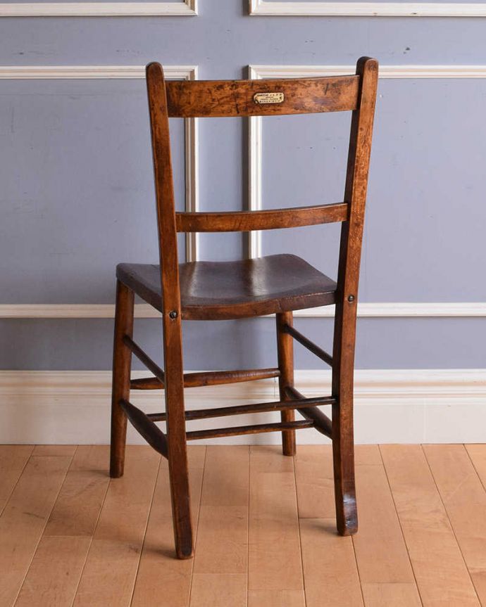 イギリスのアンティーク、シンプルでどこでも似合うスクールチェア