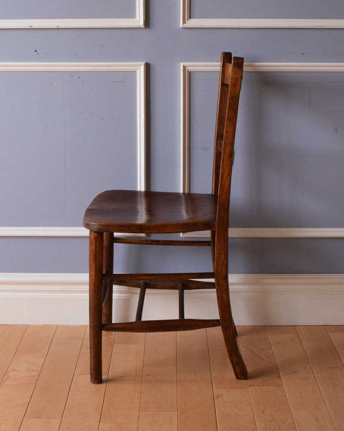 イギリスのアンティーク、シンプルでどこでも似合うスクールチェア