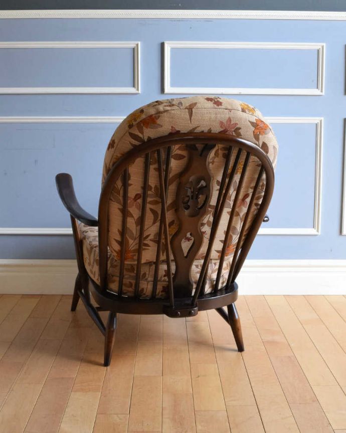 アーコールの家具　アンティーク チェア　1人掛けのアンティークソファ、アーコールのラウンジチェア。こちら側も、もちろんキレイです。(k-1383-c)