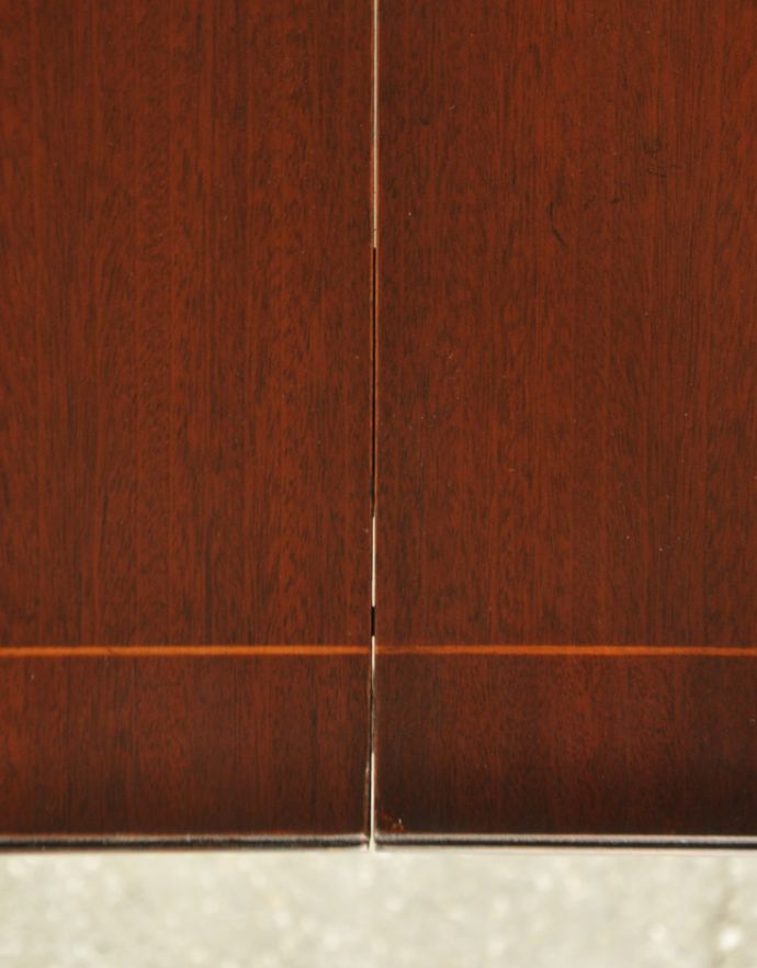 アンティークのテーブル　アンティーク家具　アンティークの英国家具、美しい脚が特徴的な伸張式のダイニングテーブル。メンテナンスをしてありますので、つなぎ目も美しいです。(k-1385-f)