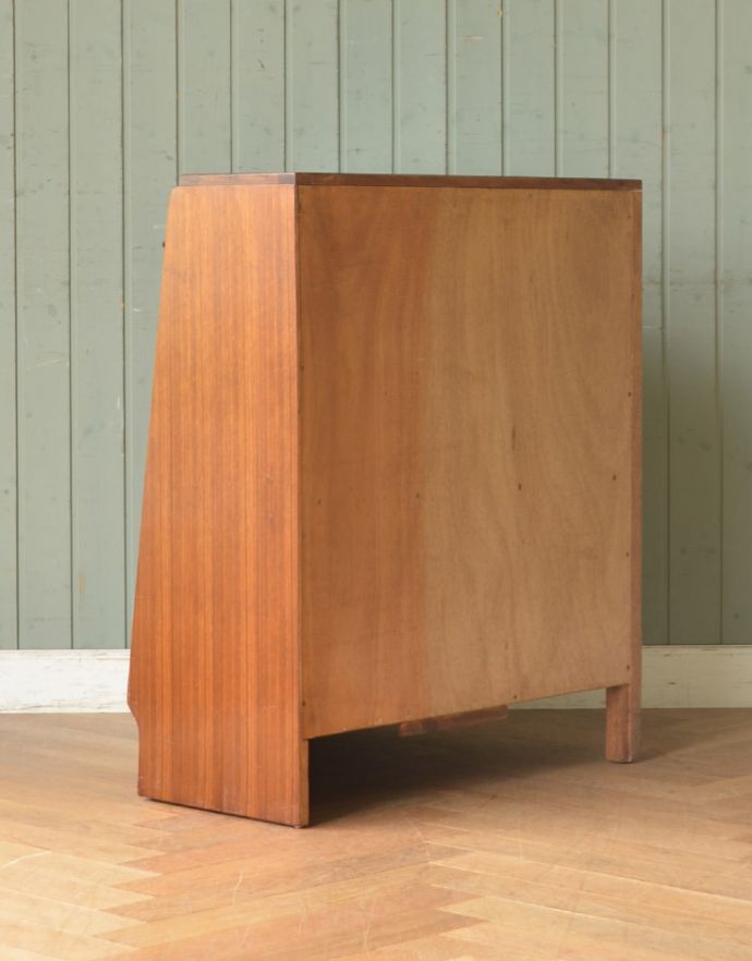 G-PLAN(Gプラン)　アンティーク家具　北欧スタイルのヴィンテージ家具、ライティングデスクにもなるコーナーキャビネット（G-plan）。サイドから見てもキレイな状態です。(k-1390-f)