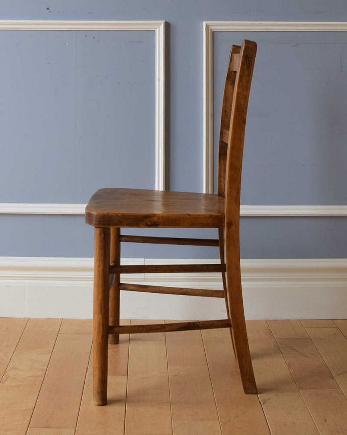 ちょこんとしたサイズが可愛い、イギリスのアンティークチャイルド