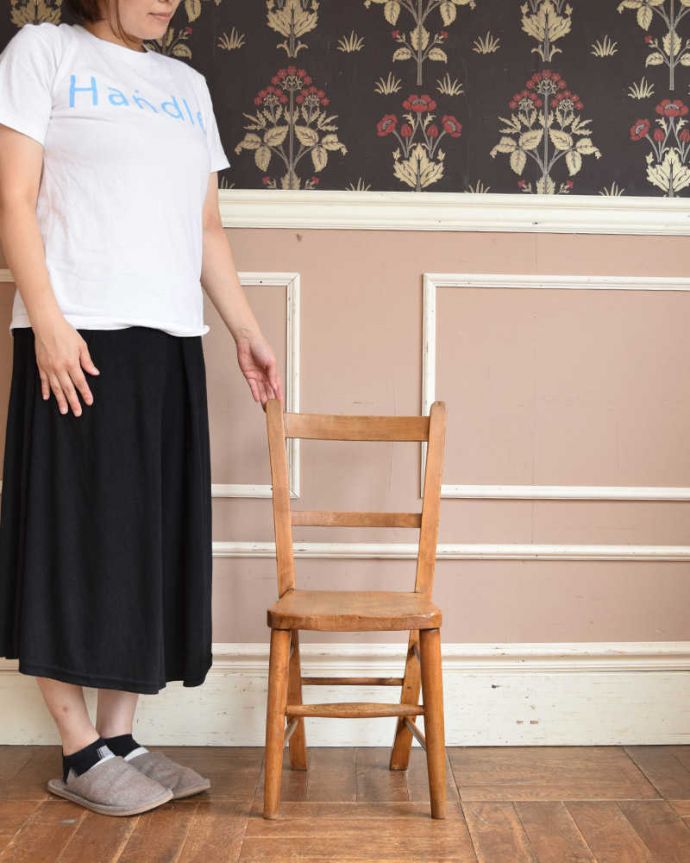 キッチンチェア　アンティーク チェア　イギリスのアンティーク、シンプルな背もたれの可愛いスクールチェア（チャイルドチェア）。ほっこりぬくもりある可愛いデザイン見た目が可愛いキッチンチェア。(k-1394-c)