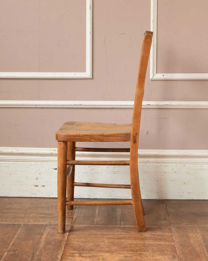キッチンチェア　アンティーク チェア　イギリスのアンティーク、シンプルな背もたれの可愛いスクールチェア（チャイルドチェア）。横から見てもステキ横から見るとこんな感じ。(k-1394-c)