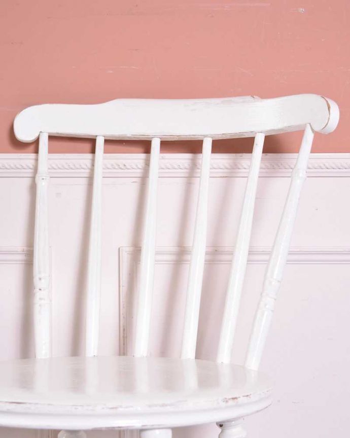 キッチンチェア アンティーク チェア 可愛くて台としても活躍するペイントチェア、アンティークのキッチンチェア。お部屋のアクセントに可愛い色のペイントヨーロッパではインテリアのアクセントになる色は気分に合わせて塗り替えるのが当たり前。(k-1399-c)