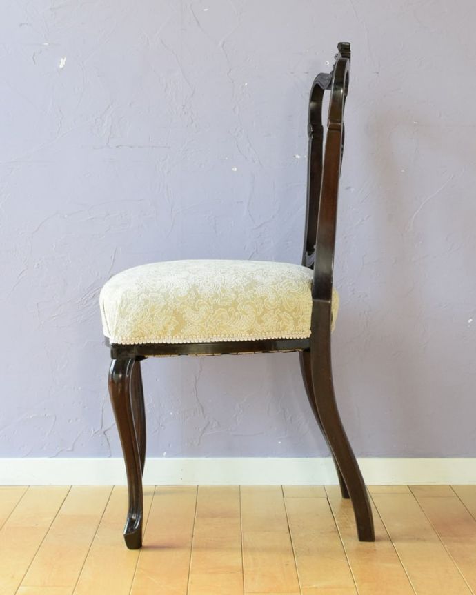 アンティークの椅子の側面